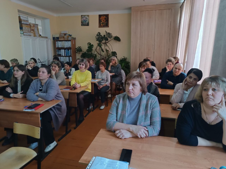 Лекции в трудовых коллективах.